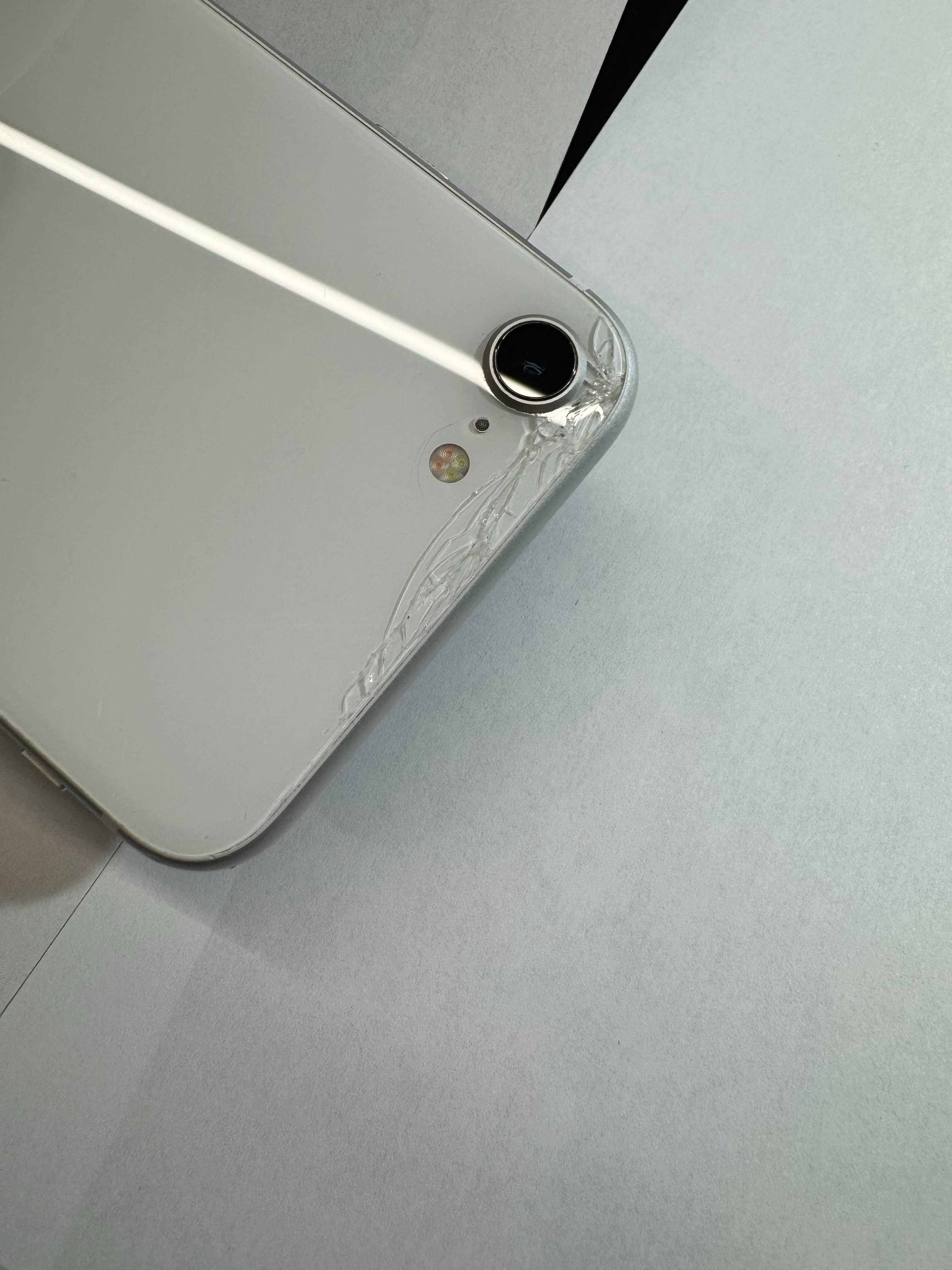 IPhone SE 2020 biały 64gb ładny stan