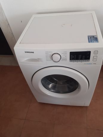 Vende-se uma máquina nova de lavar roupa de 7 kilos por 350,€
