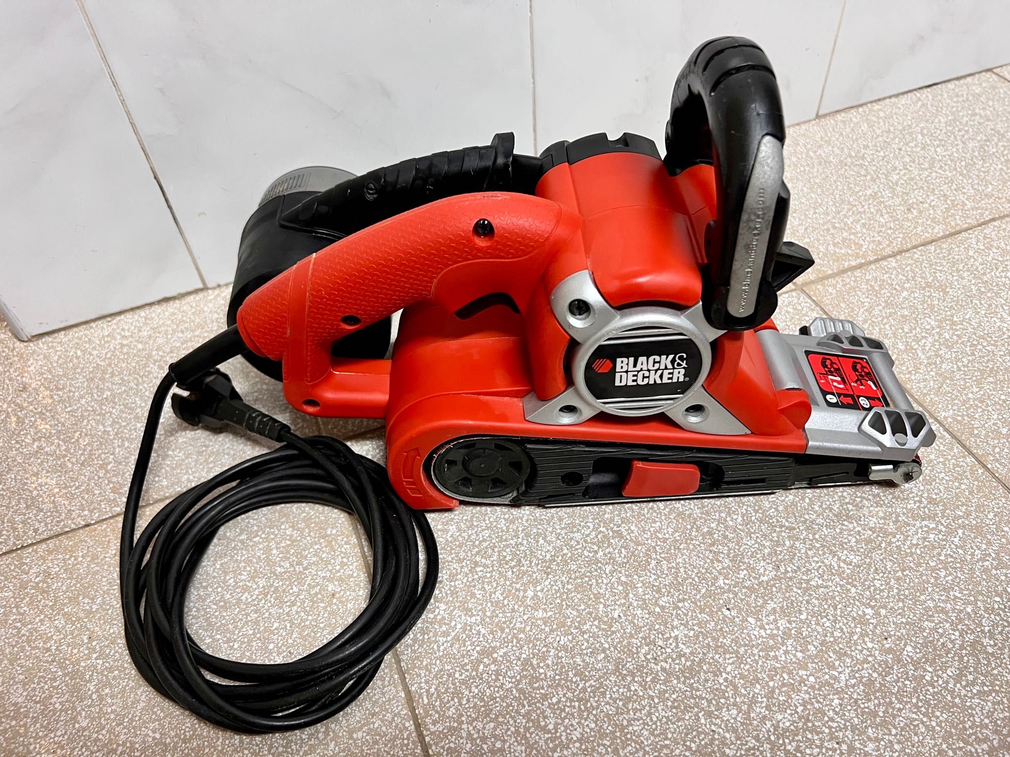 Lixadora de banda BLACK + DECKER KA88 720W