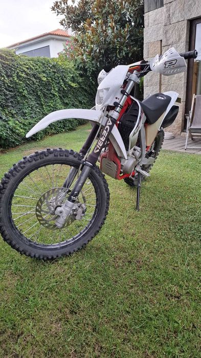Vende-se AJP PR3 200cc Enduro