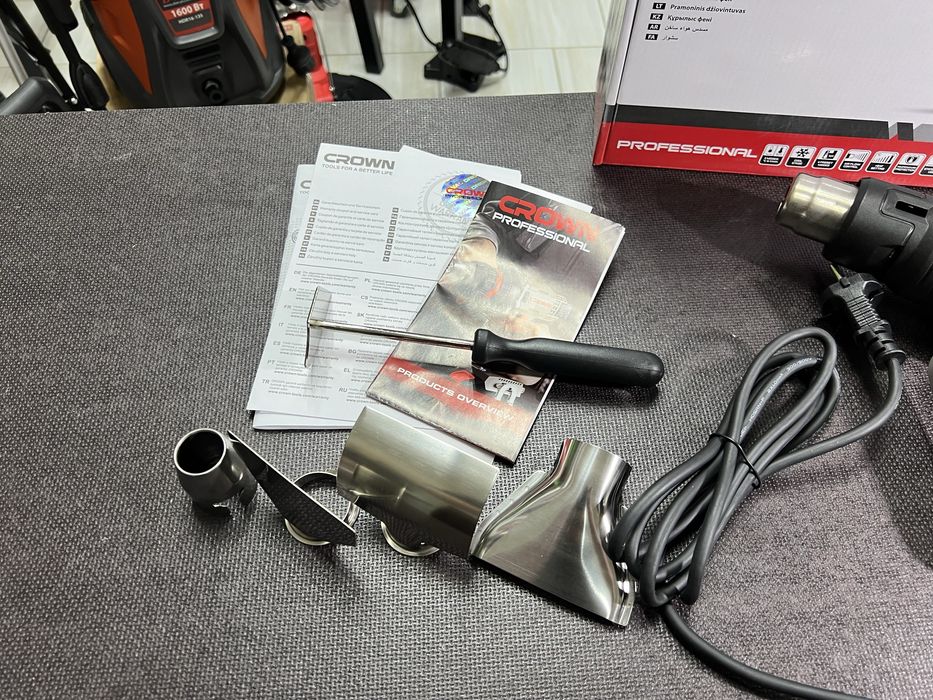 Строительный фен CROWN CT19024K С дисплеем + насадки 2000 Вт