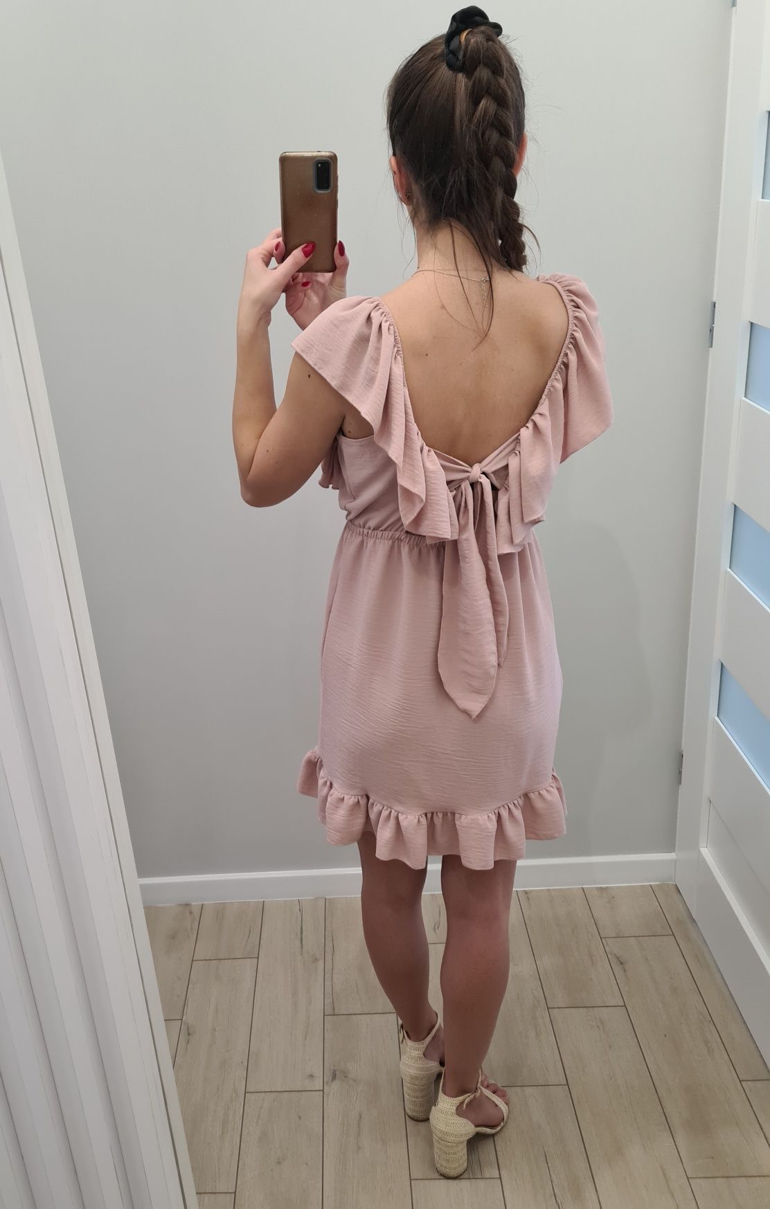 Różowa sukienka z pięknymi plecami XS/S