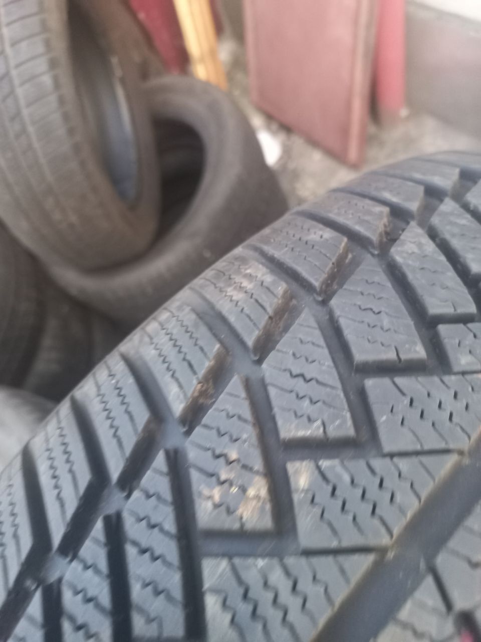 Continental 215/55 r 17 Зима