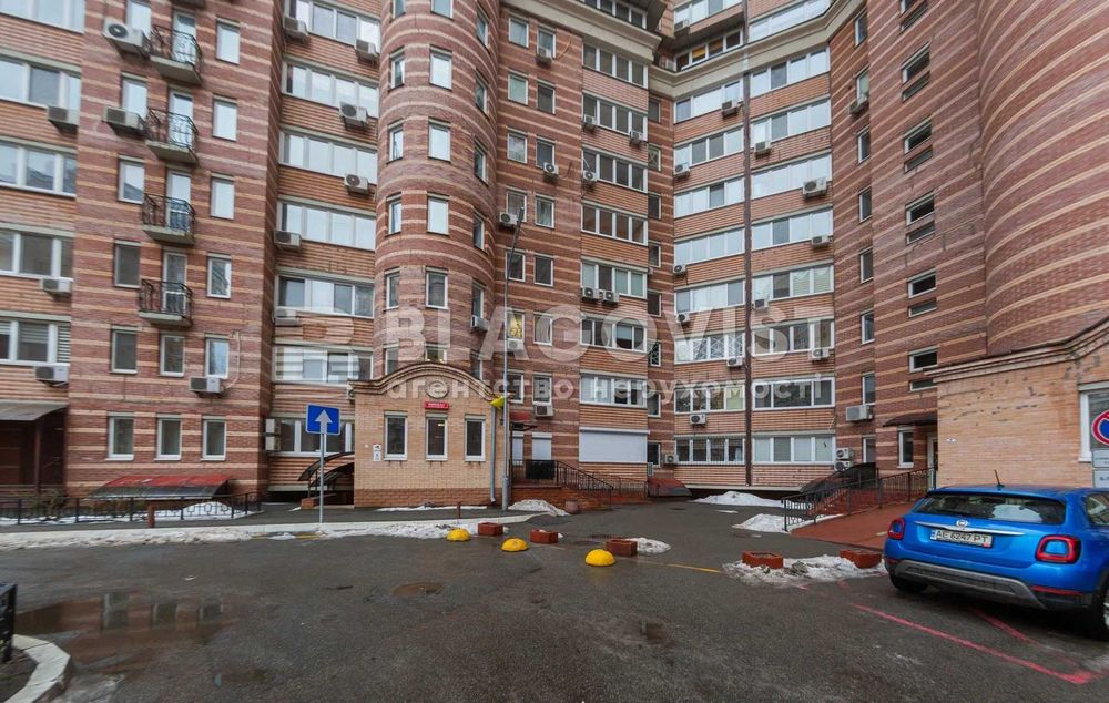 Голосіївська, 13-б, офісне приміщення 89 м2, окремий вхід