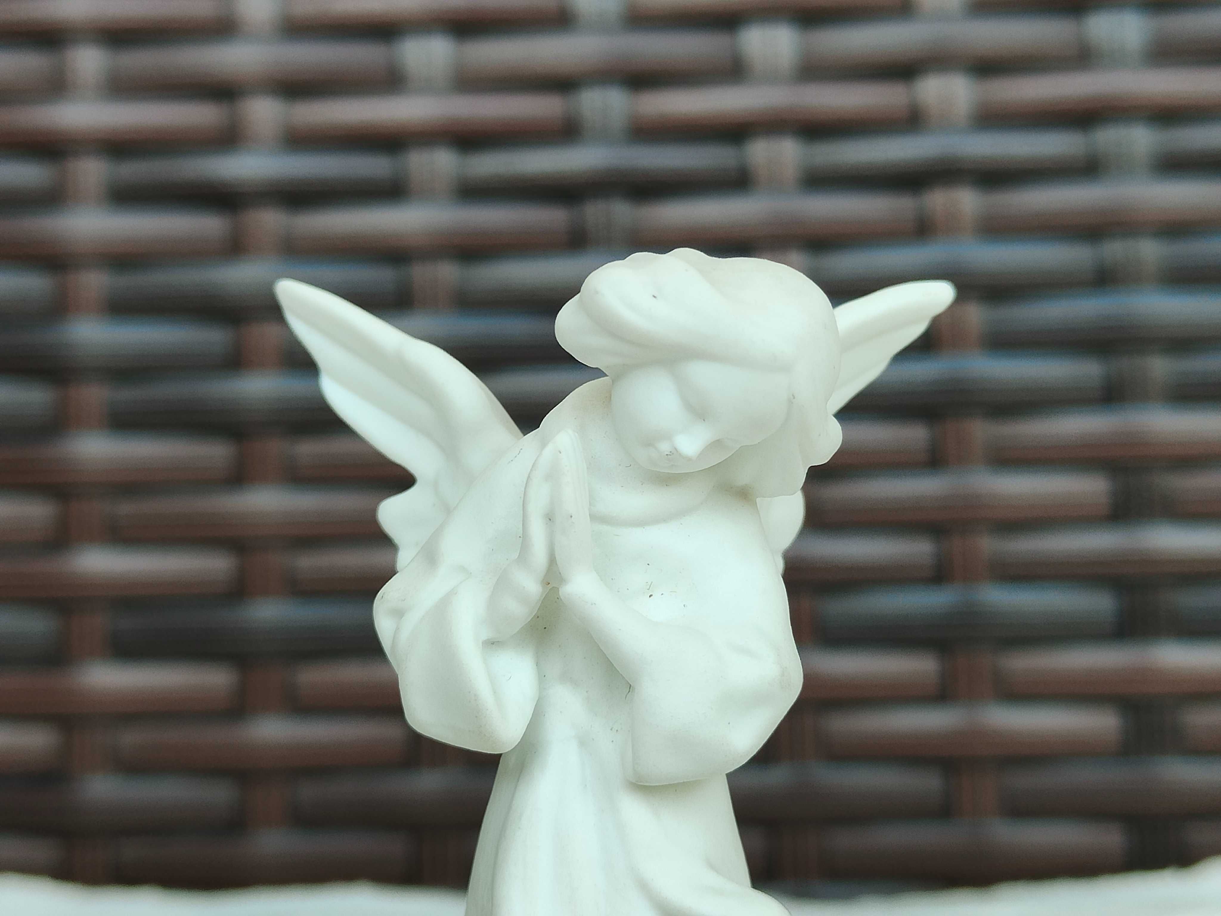 Figura Anjo em Oração Fábrica Sociedade de Porcelanas de Coimbra