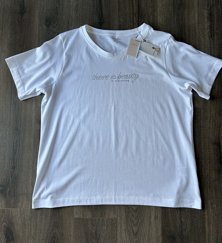 Biały t-shirt z ozdobnym napisem (100% bawełna) z metkami (46; XXL)