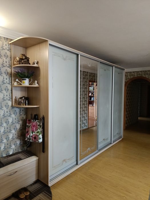 Продам 4 кімнатну квартиру, з автономним опаленням, велика кухня,Тинда