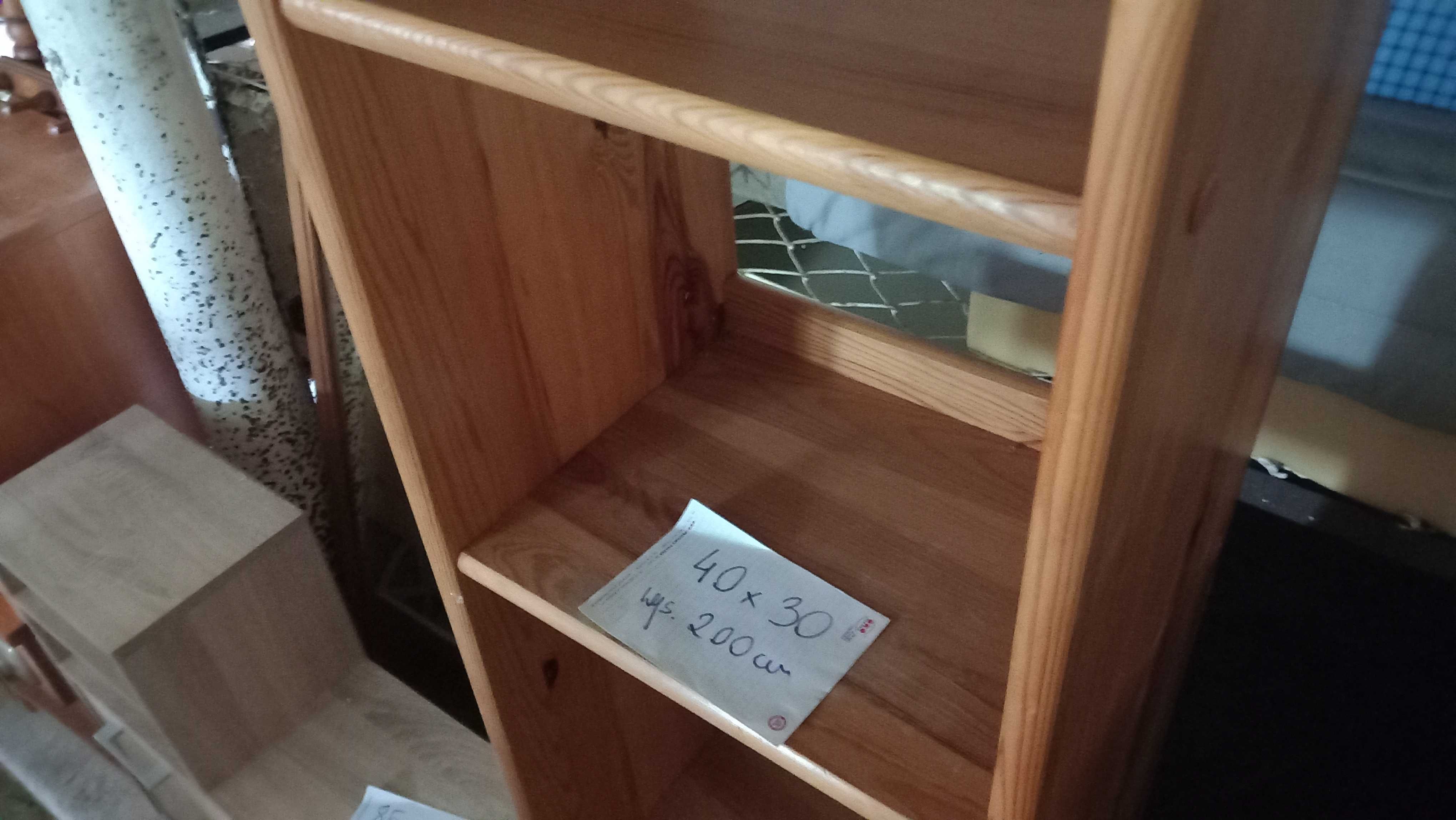 szafka na buty sosnowa, przedpokój.
