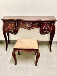 Lindíssima escrivaninha Louis XV estimada e bem conservada