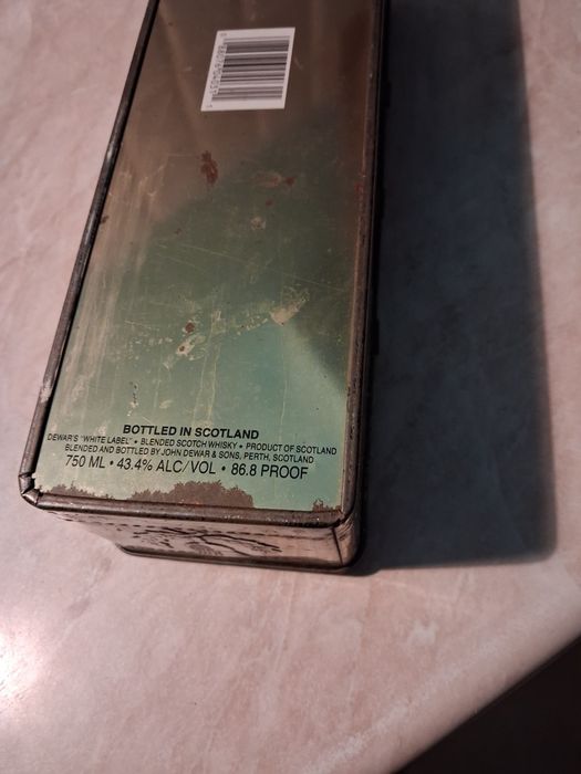 Puszka po szkockiej butelce