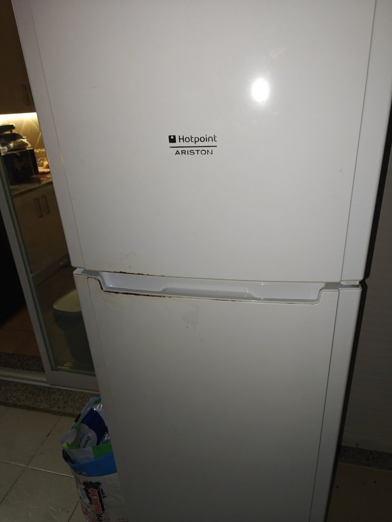 Frigorífico com congelador