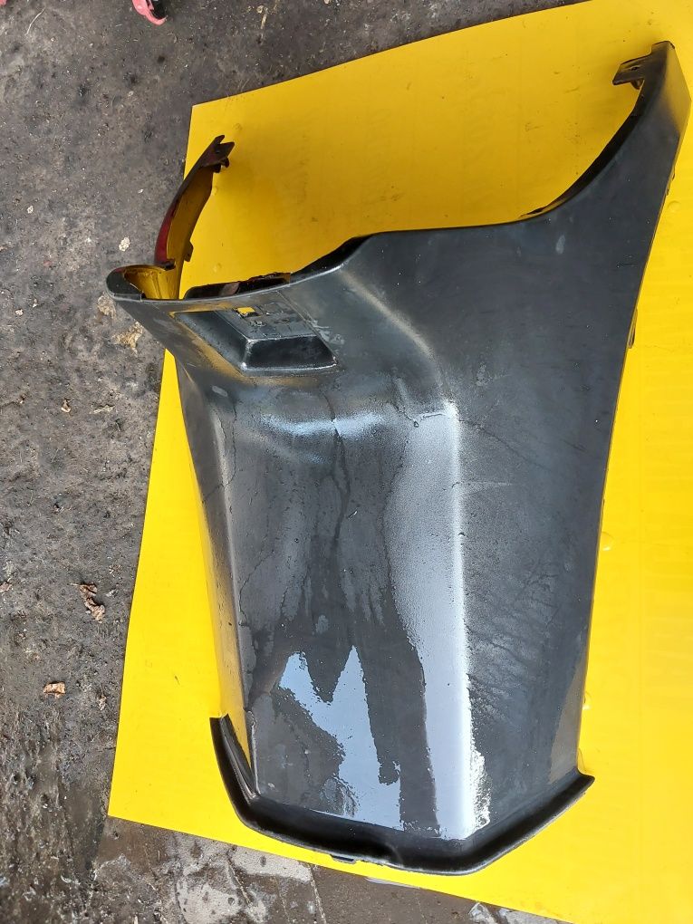 Plastik zasłaniający dojście do świecy owiewka piaggio typhoon części