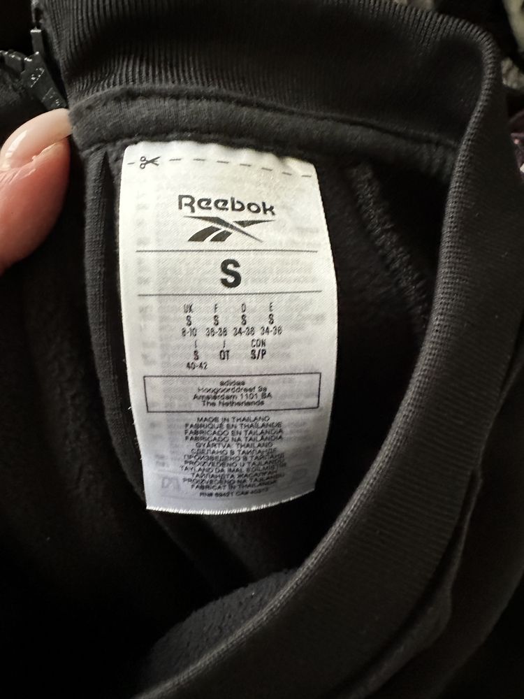 Продам женский велюровый свитшот reebok