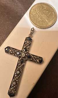 Antigo crucifixo em ouro, diamantes e safiras.