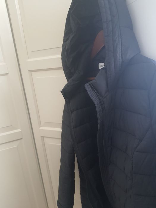 Kurtka dłuższą z kapturem. Leciutka i ciepła.