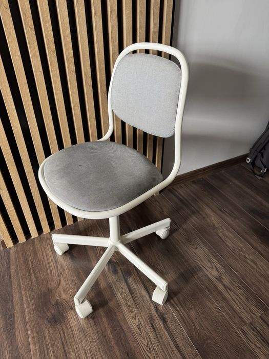 Sprzedam krzeselko obrotowe ikea