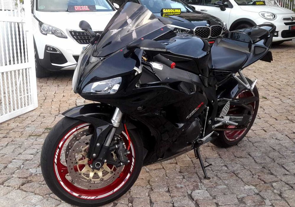 CBR 1000RR  muito estimada