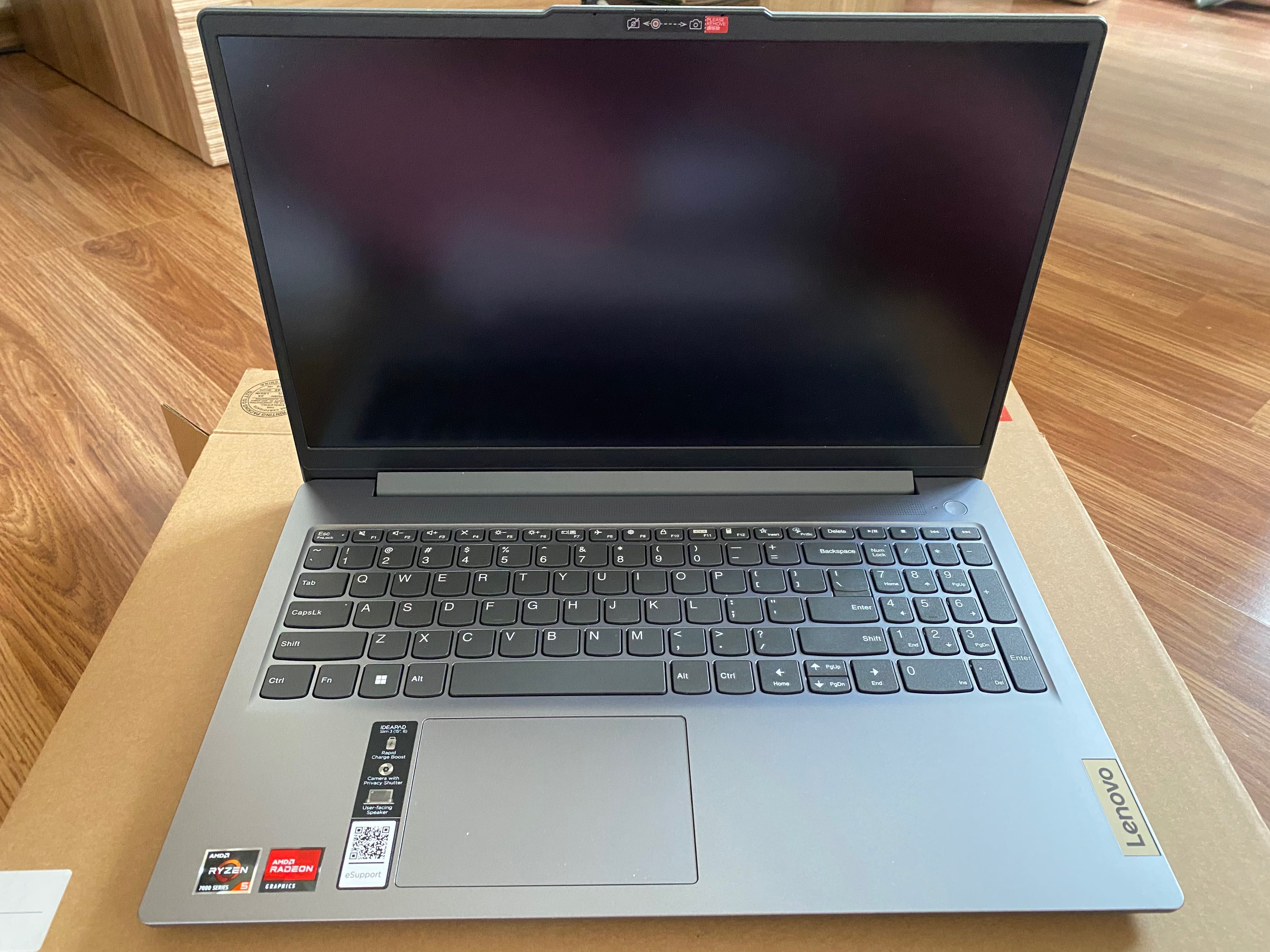 Laptop LENOVO IdeaPad Slim 3 15ABR8