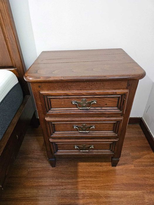 Quarto de Casal Completo em Madeira Maciça | Estilo Clássico