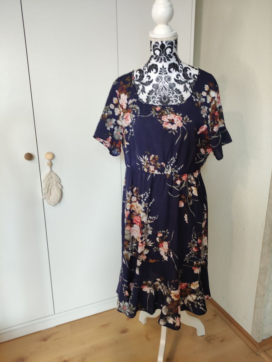 Sukienka w kwiaty 44