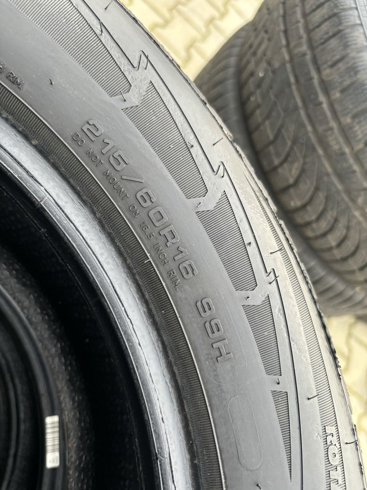 Komplet opon zimowych 215/60 R16 GoodYear