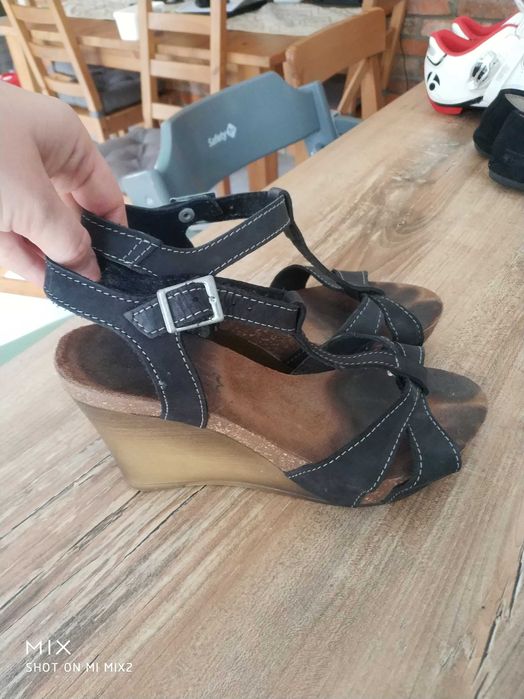 Skórzane buty sandały na koturnie Inblu
