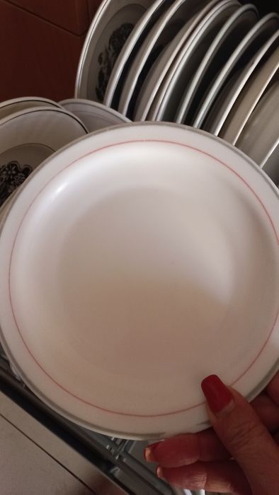 Pratos e tijwlas 40 pratos descazados, de sopa, ladeiris, sobremesa