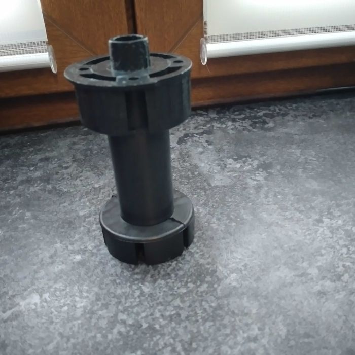 Nogi meblowe 8 cm max 10 cm  UWAGA 23 sztuki nowe kuchenne itp czarne