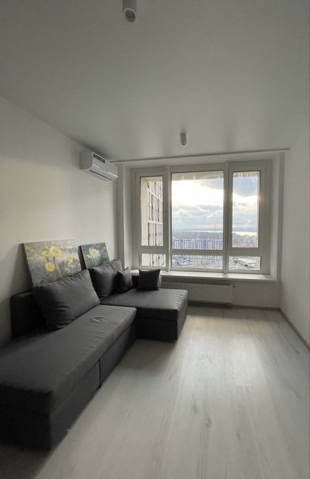 Генератор ЖК Славутич студія + спальня метро Зарічна 4к1 оренда