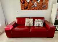 Sofa vermelho em pele da Divani Divani