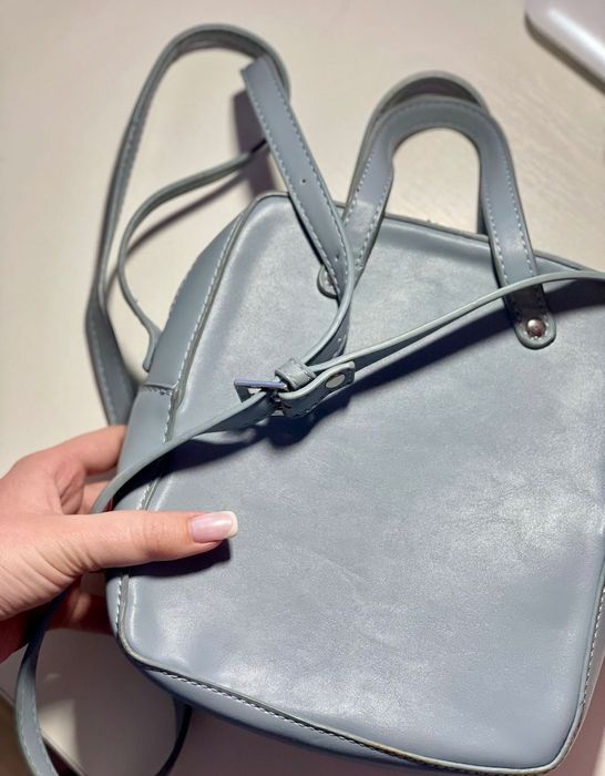 Блакитна сумка з ремінцем