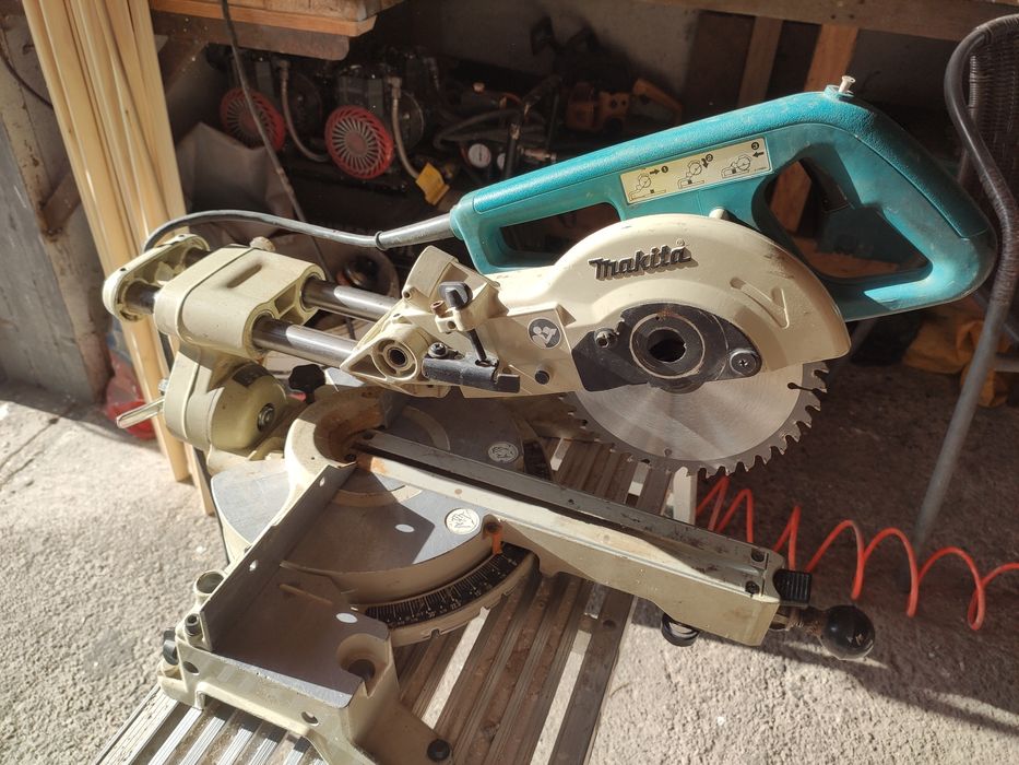 Торцовка макита LS0714