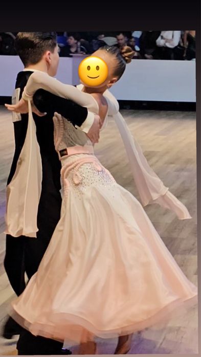 Продаємо бальну сукню