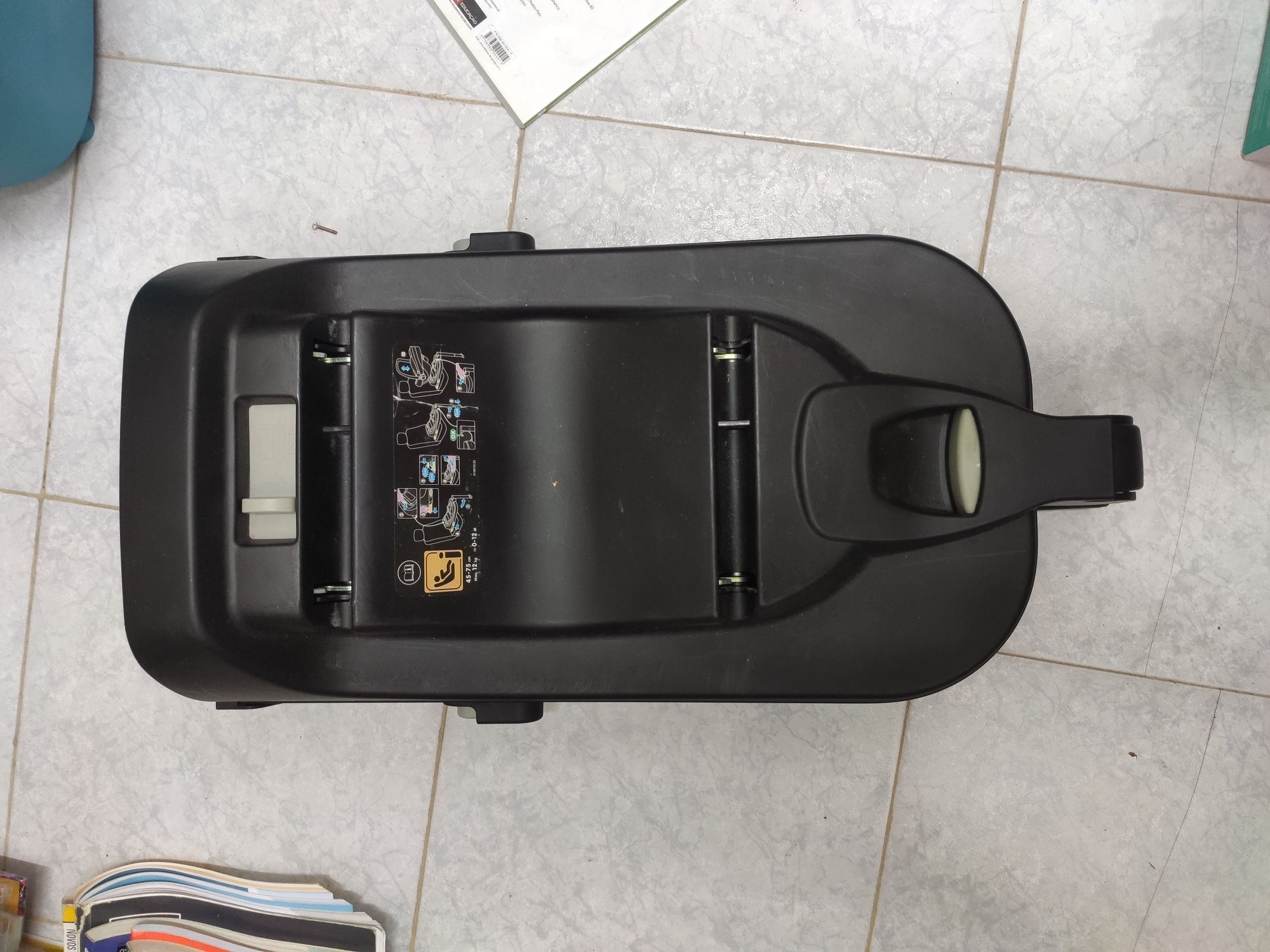 Trio Maxi Cosi Zelia 3 com base isofix e suportes