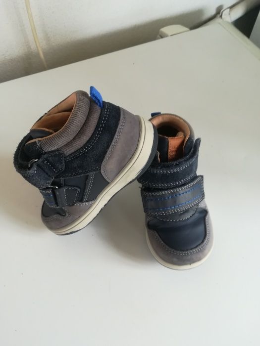 Botinhas Geox 23