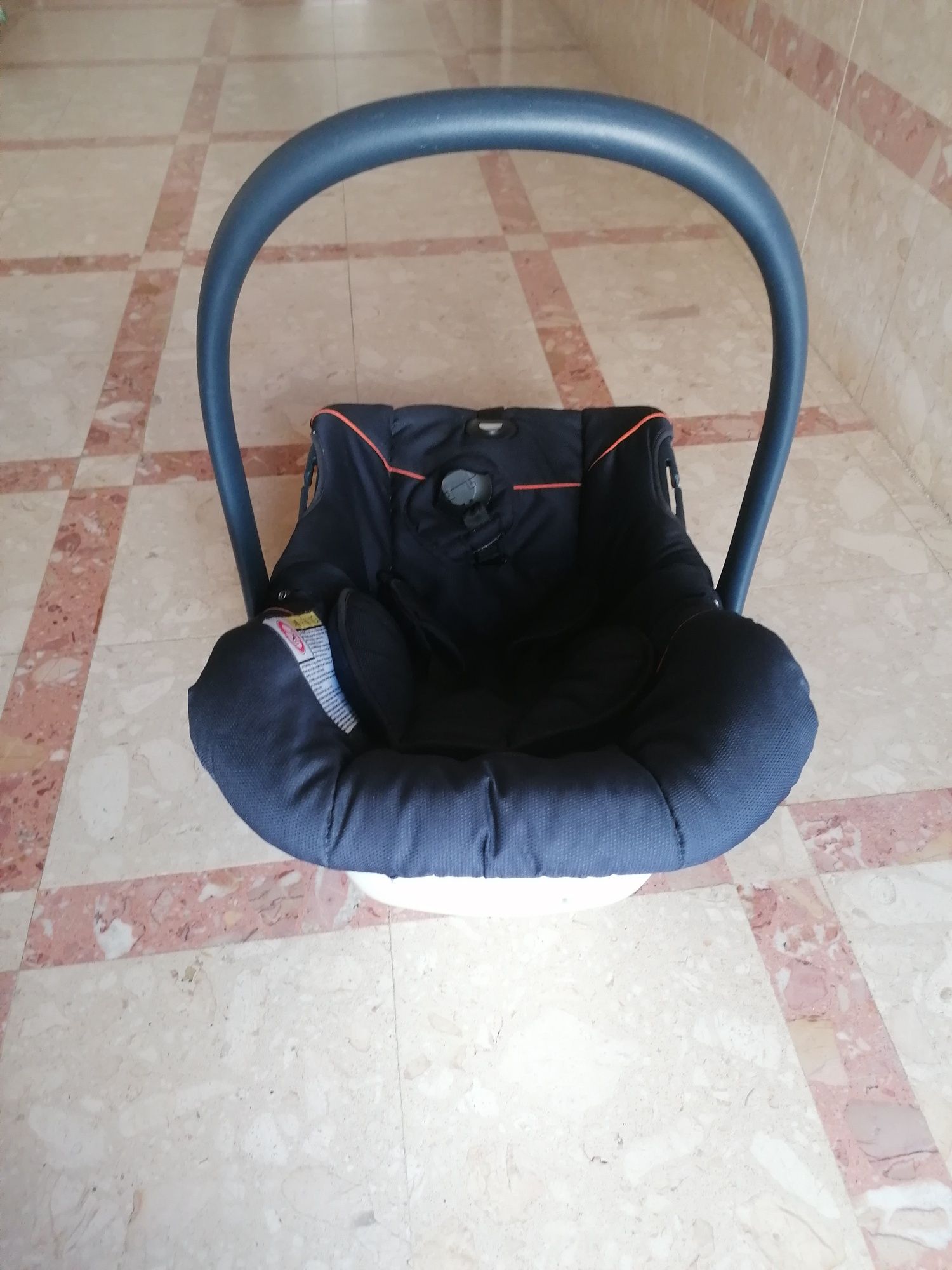 Cadeira Bébé "Ovo" Prénatal  (0 a 13 Kg)

Como novo