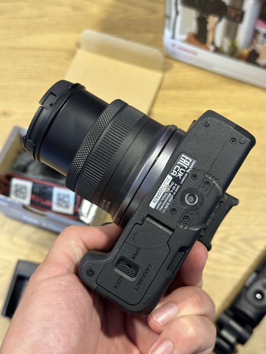 Фотоапарат Canon EOS R50 + Canon HG-100TBR та мікрофоном Canon DM-E100