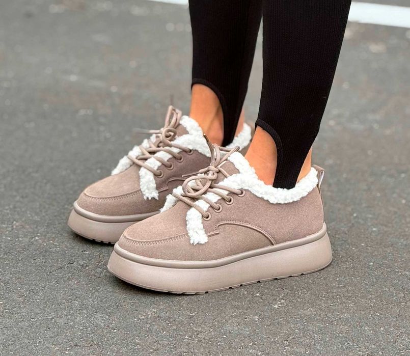 Жіночі зимові черевики на хутрі Stilli (36-41) кросівки замшеві бежеві