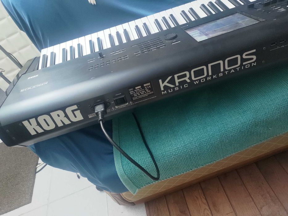 Korg Kronos 73 (Music Workstation)