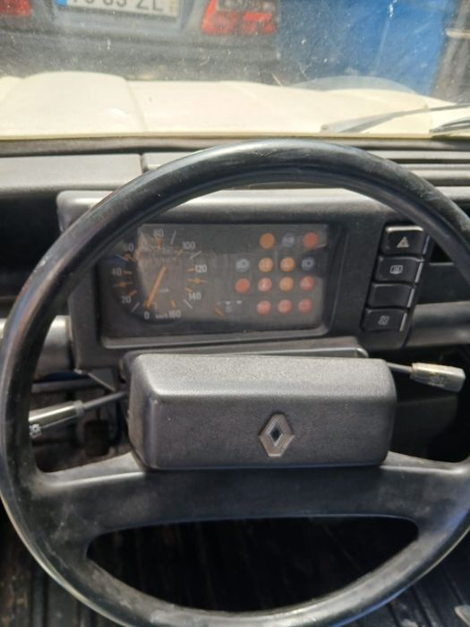 Renault 4l      .