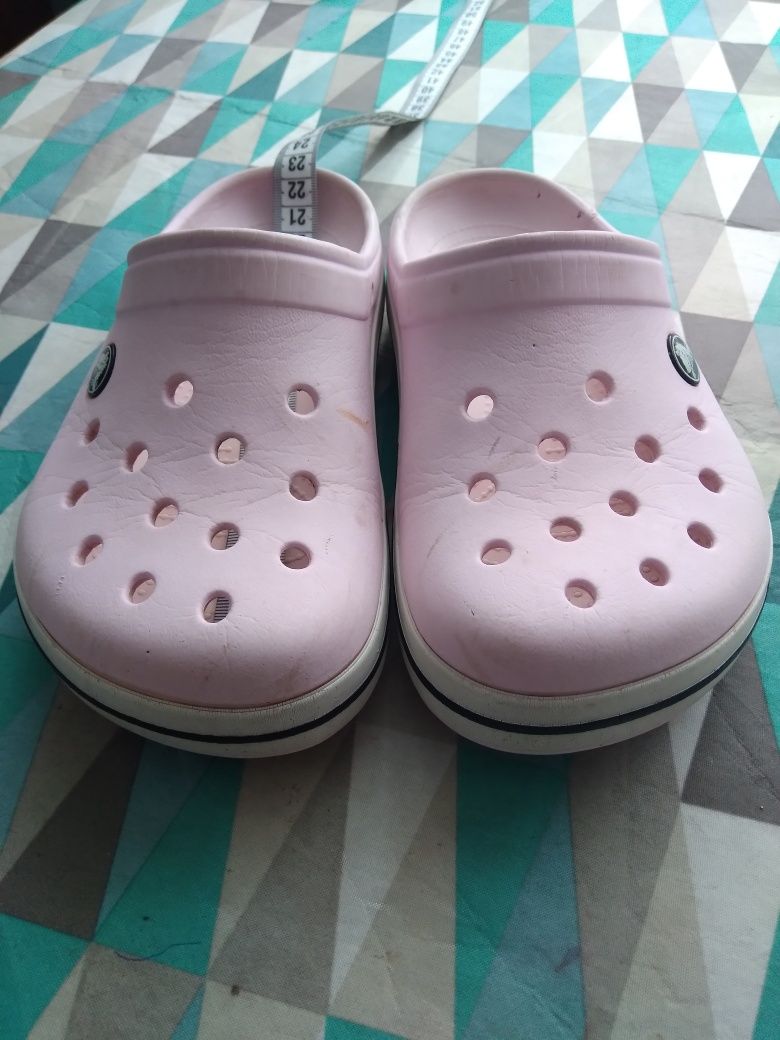 Продам дитячі тапочки CROCS