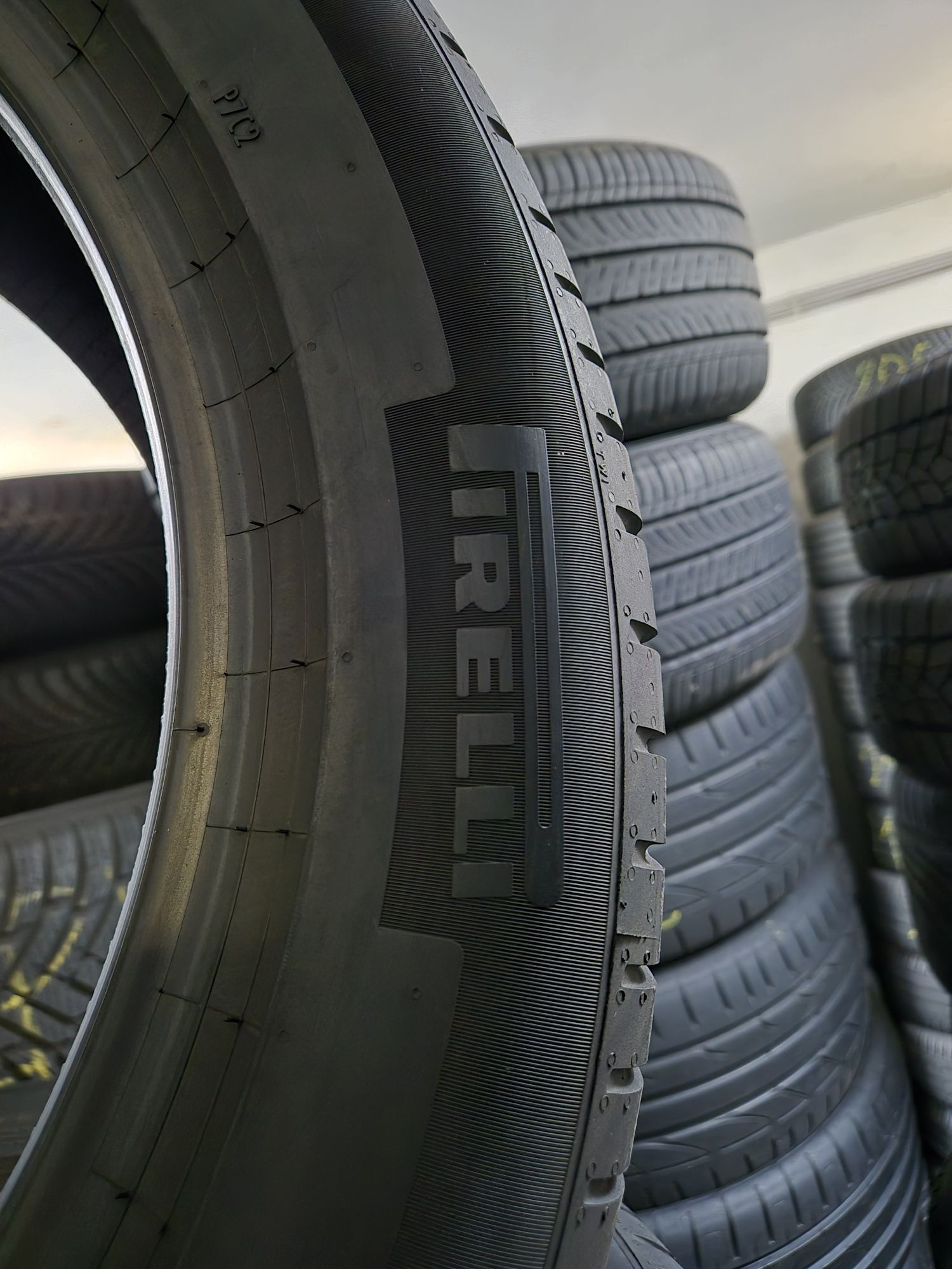 Kpl.opon letnich Pirelli 245 50r19 rok 22