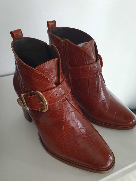 Botim MLV, tamanho 39, cor preto, nunca usados.