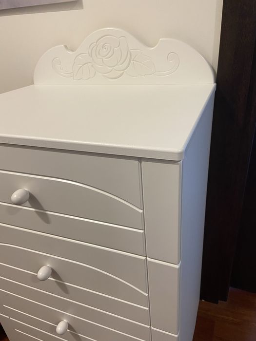 Komoda z firmy Meblik z serii Bianco Fiori