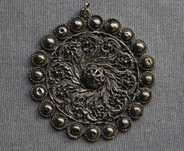 Medalhão prateado