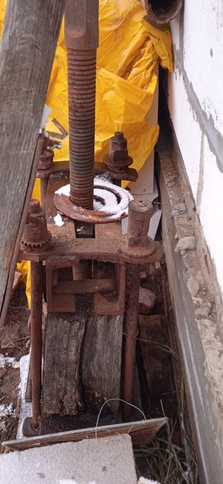 Механічній гвинтовий пресс великий