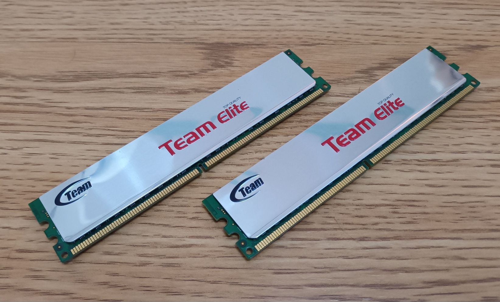 4 Gb (2 × 2 Gb) de DDR2 a 800 Mhz da Team Elite Group