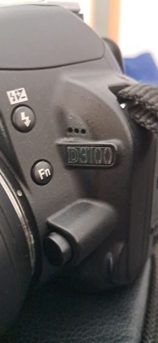 Nikon D3100 + objetiva