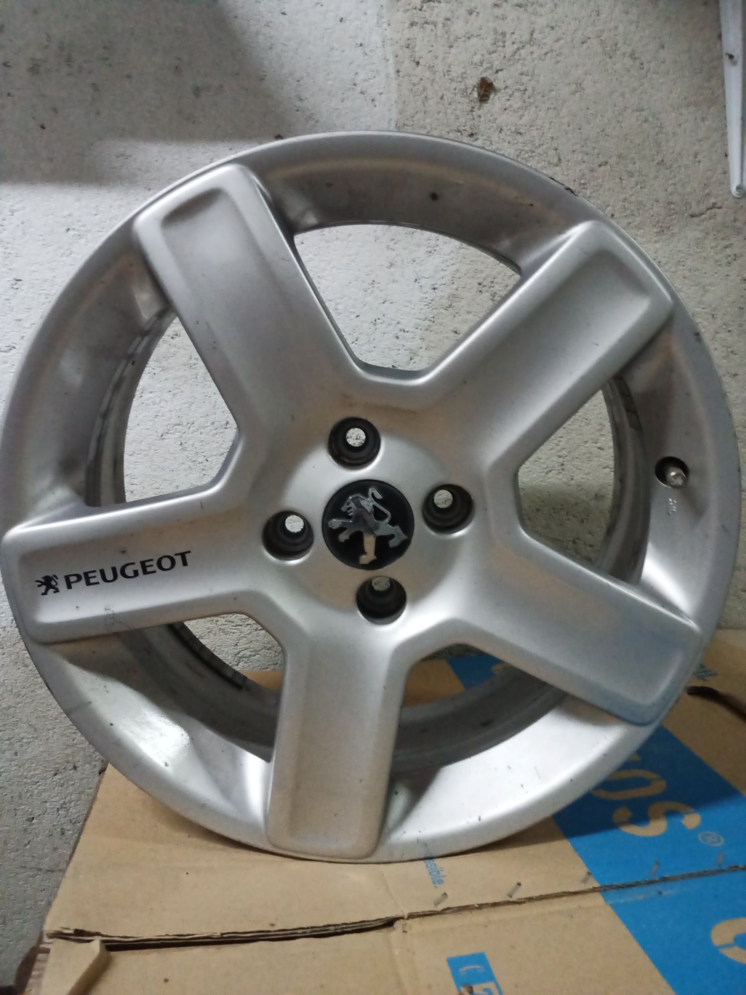 Rodas Peugeot 205/45 R17