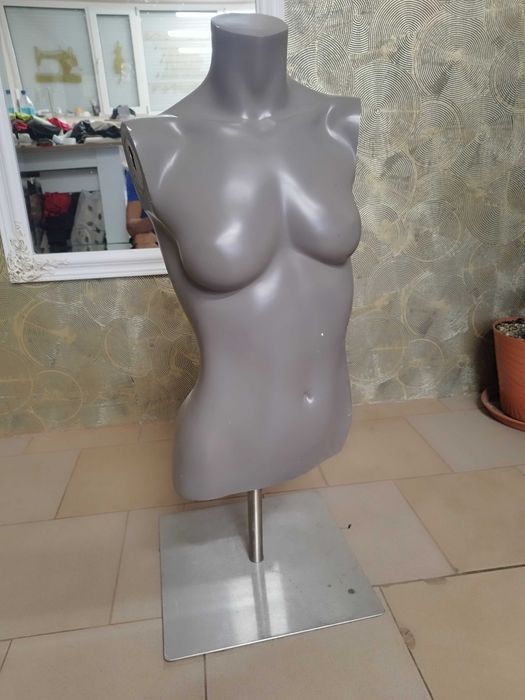 Manekin damski sklepowy korpus